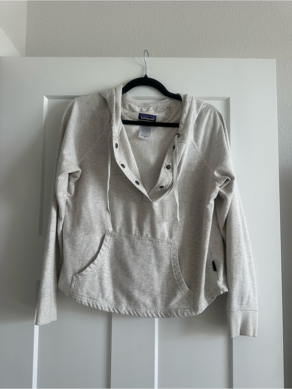 Patagonia Women's Light Cream Henley Pullover Hoodie
